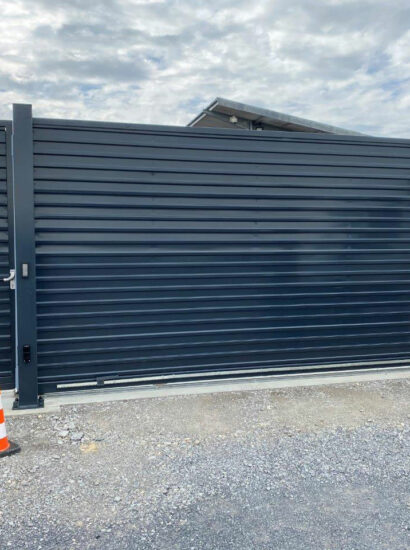 Portail et portillon pour sécuriser espace vert